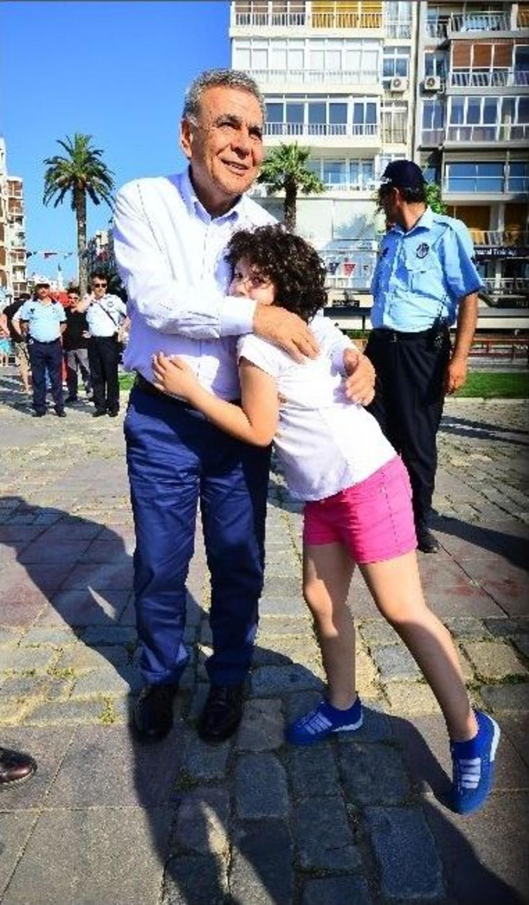 Karne Bahane, Şenlik Şahane