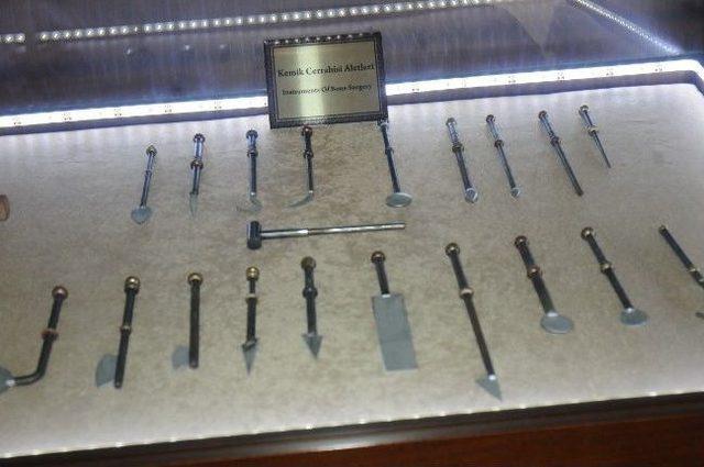 Tıp &Ouml;ğrencileri Sabuncuoğlu Tıp Ve Cerrahi M&uuml;zesi&rsquo;ni Gezdi 2