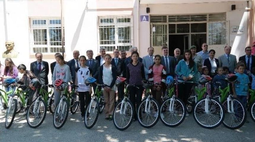 Kelesli &Ouml;ğrenciler Bisikletlerine Kavuştu
