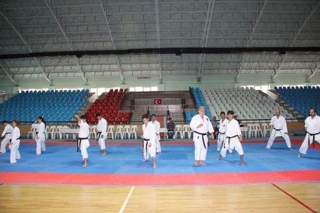 Karate Eğitim Semineri Düzenlendi