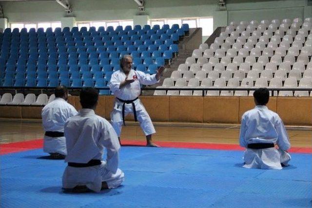 Karate Eğitim Semineri Düzenlendi