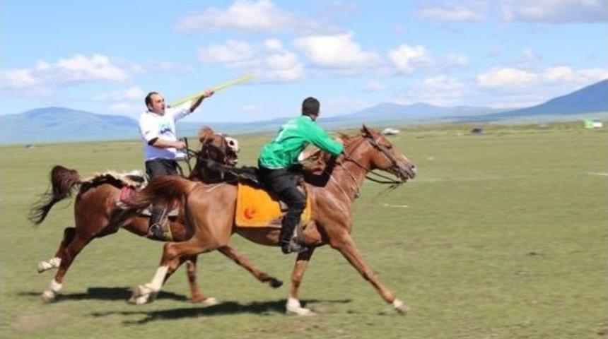 Selim&rsquo;de Atlı Cirit Heyecanı