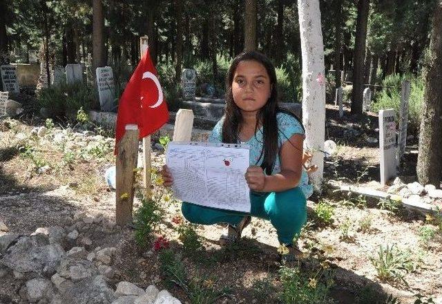 (özel Haber) Küçük Esra Karnesini Aldı Babasının Mezarına Koştu