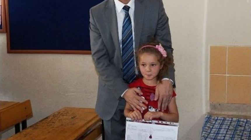 Şehit Madencinin Kızlarına Karne Hediyesi