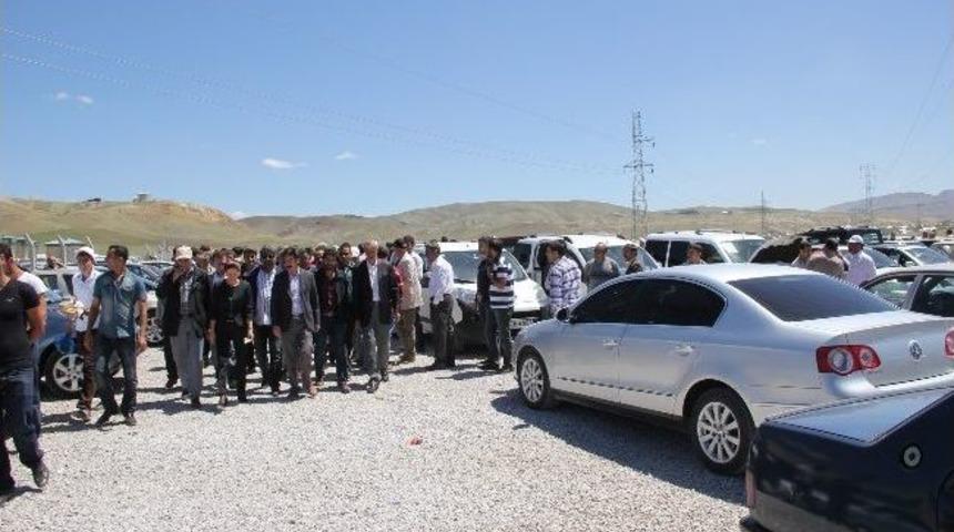 Van B&uuml;y&uuml;kşehir Belediye Başkanı Kaya, Tuşba A&ccedil;ık Oto Pazarını Ziyaret Etti