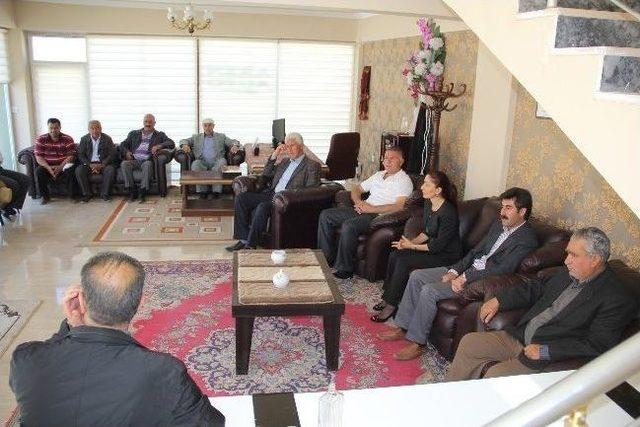 Van B&uuml;y&uuml;kşehir Belediye Başkanı Kaya, Tuşba A&ccedil;ık Oto Pazarını Ziyaret Etti 1