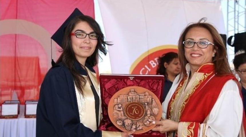Nevşehir Hacı Bektaş Veli &Uuml;niversitesinde Mezuniyet T&ouml;reni
