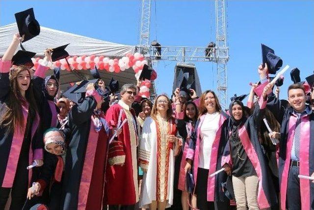 Nevşehir Hacı Bektaş Veli &Uuml;niversitesinde Mezuniyet T&ouml;reni 2