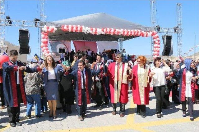 Nevşehir Hacı Bektaş Veli &Uuml;niversitesinde Mezuniyet T&ouml;reni 3