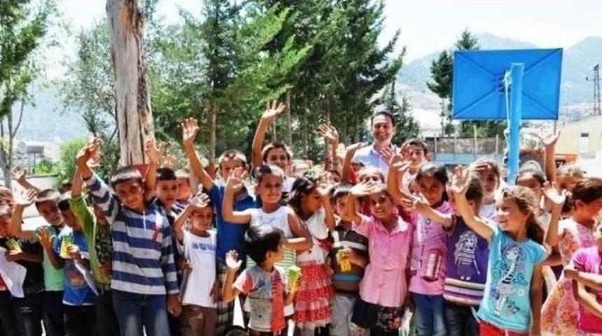 Anamur Belediye Başkanı Mehmet T&uuml;re Karnelerini Alan &Ouml;ğrencileri Kutladı