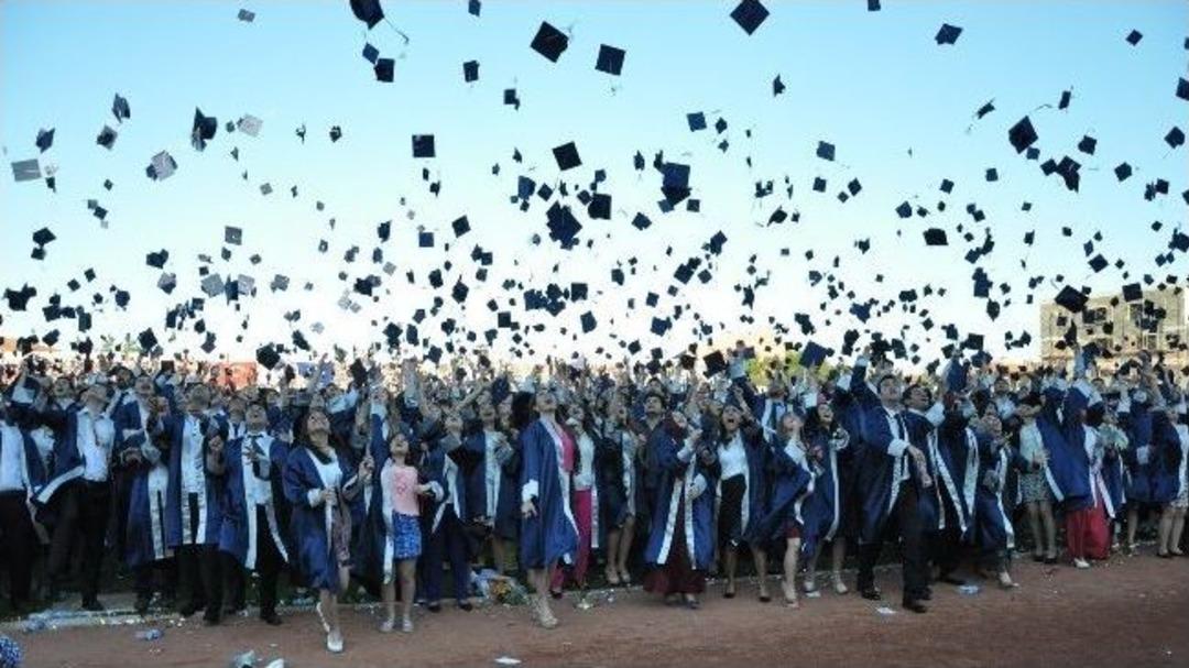 Uşak &Uuml;niversitesi&rsquo;nin Mezuniyet T&ouml;reni