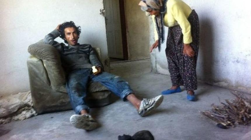 Tek Odalı Evde Yaşayan Aile Yardım Bekliyor