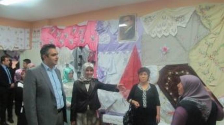 G&uuml;r&uuml;n Halk Eğitim Merkezi Yıl Sonu Sergisi A&ccedil;tı