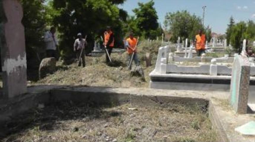 Kulu&rsquo;da Mezarlık D&uuml;zenlemeleri S&uuml;r&uuml;yor