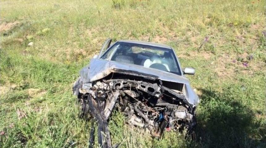 G&uuml;m&uuml;şhane'de Otomobil Tarlaya U&ccedil;tu: 6 Yaralı