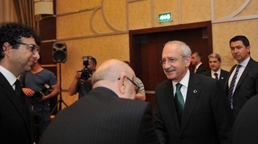 Kılı&ccedil;daroğlu, Sanat&ccedil;ılar Ve Kanaat &Ouml;nderleriyle Bir Araya Geldi