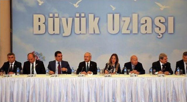 Kılı&ccedil;daroğlu, Sanat&ccedil;ılar Ve Kanaat &Ouml;nderleriyle Bir Araya Geldi 1