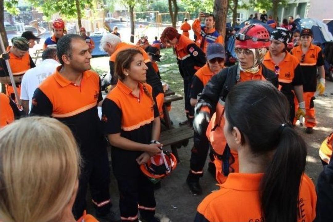 G&uuml;ng&ouml;ren&rsquo;de Ger&ccedil;eğini Aratmayan Deprem Tatbikatı