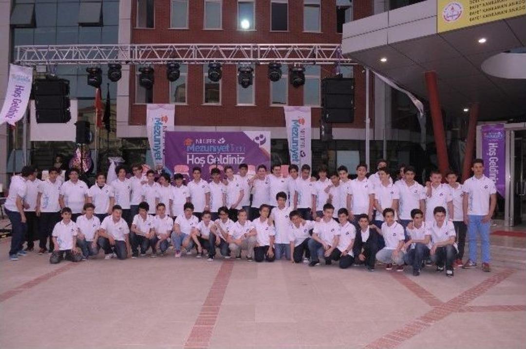 Nil&uuml;fer&rsquo;de Mezuniyet Coşkusu