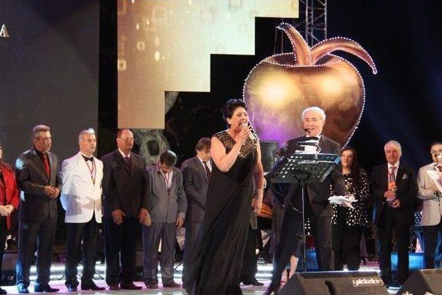 10. Altın Elma Sahibini Buldu 3