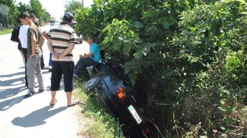 Otomobil Su Kanalına U&ccedil;tu: 2 Yaralı