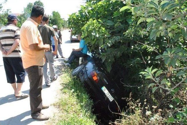 Otomobil Su Kanalına U&ccedil;tu: 2 Yaralı 1