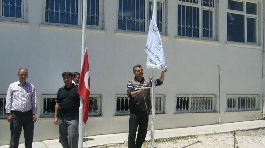 Elazığ&rsquo;da İki Okula Beyaz Bayrak