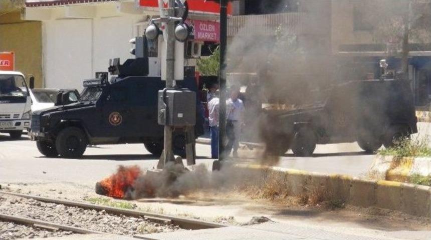 Batman'da Lastik Yakan &Ccedil;ocuklara Polis M&uuml;dahale Etti