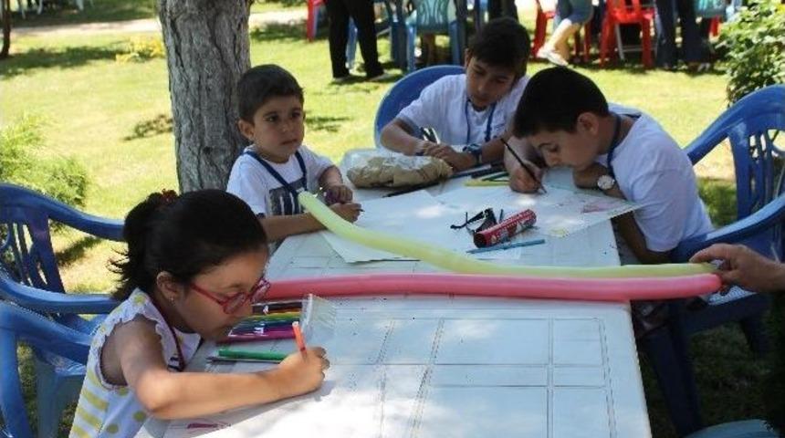 &Ccedil;ocuklar Yaşanan Kuraklığı Resimlerine Taşıdı