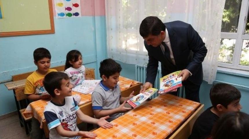 Başkan Fadıloğlu&rsquo;ndan &Ouml;ğrencilere Anlamlı Hediye