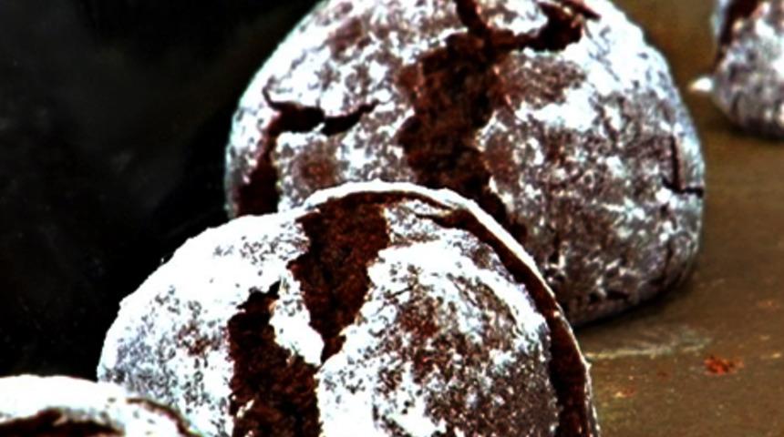 Ağızda dağılan kakaolu &ccedil;atlak kurabiye tarifi