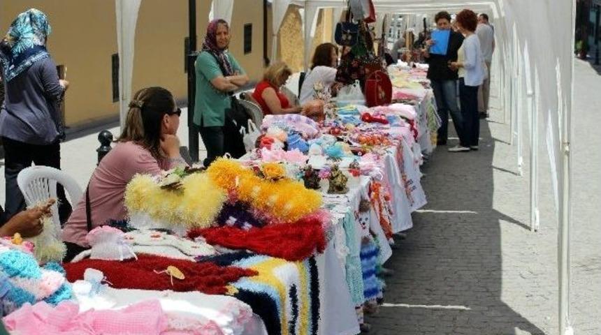 Kendileri Yapıp Kendileri Satıyorlar