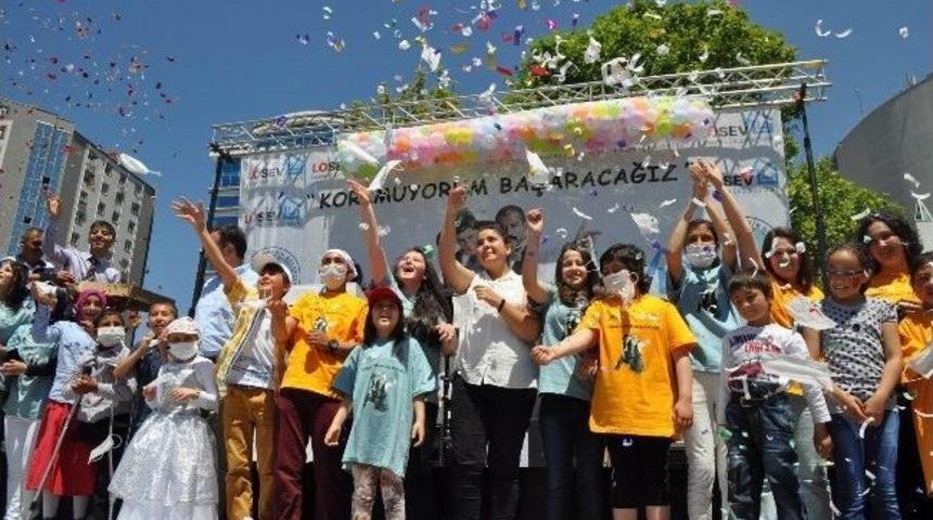 L&ouml;semiyi Yenen &Ccedil;ocuklar Maskelerini Attı