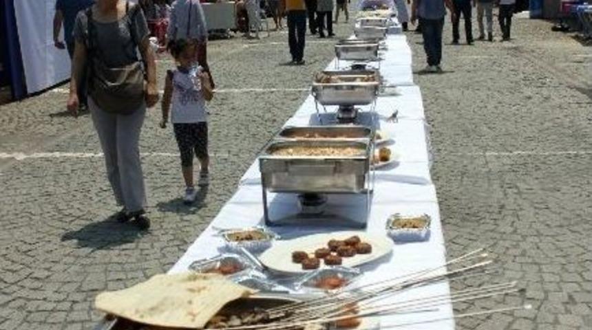 Sekiz G&uuml;nde Hazırlanan 'en Uzun Lezzetler', Sekiz Dakikada Bitti