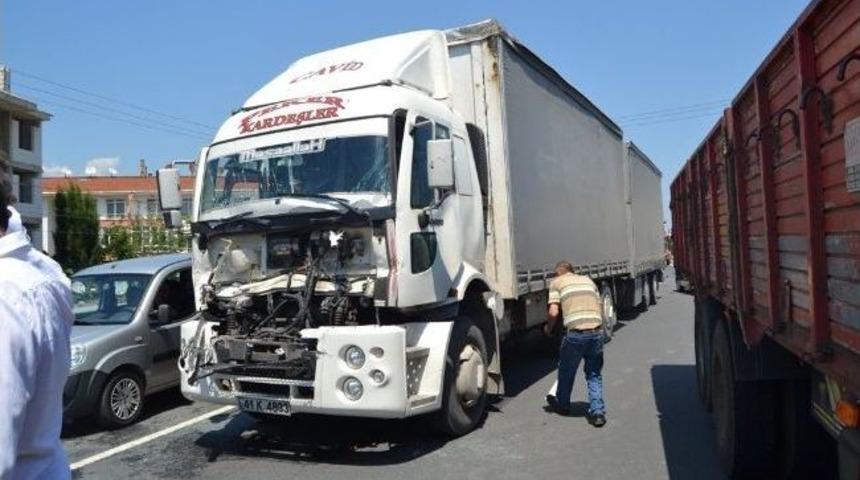 Kocaeli&rsquo;de Tatil Yolunda Kaza: İki Yaralı