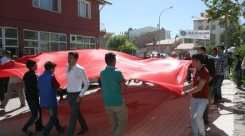 Pasinler&rsquo;de Bayrağa Saygı Y&uuml;r&uuml;y&uuml;ş&uuml;