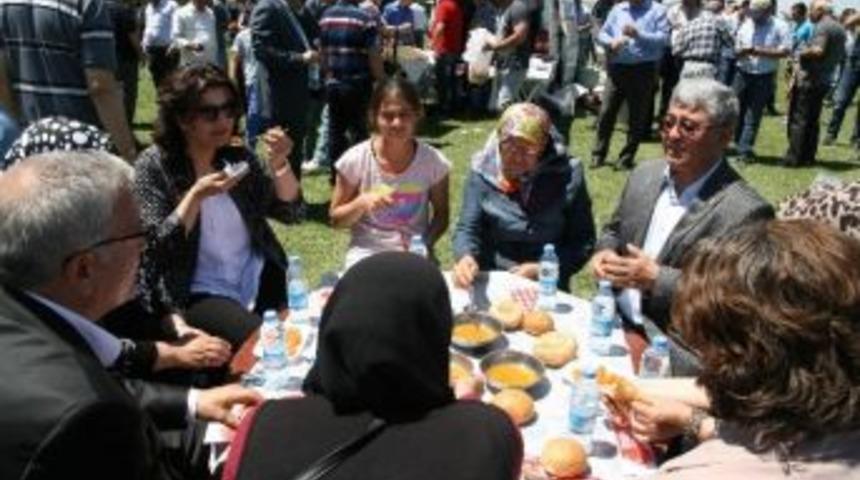 Kulu&rsquo;da Ak Partililerden Şenlik