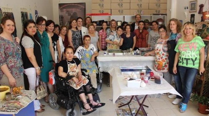 Engelliler Ebru Sanat&ccedil;ılarına Taş &Ccedil;ıkarttı