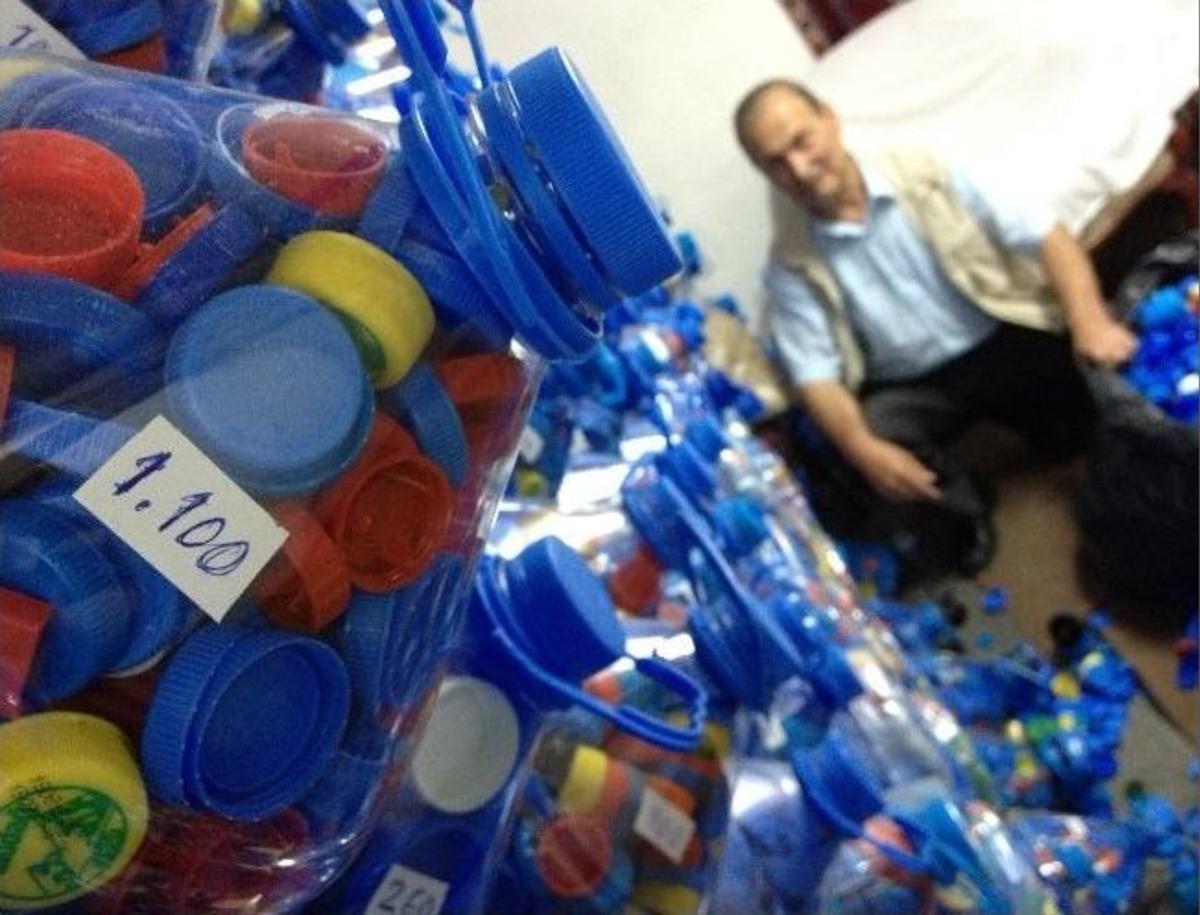 1 Tekerlekli Sandalye İ&ccedil;in 2 Senede 200 Bin Kapak Topladı