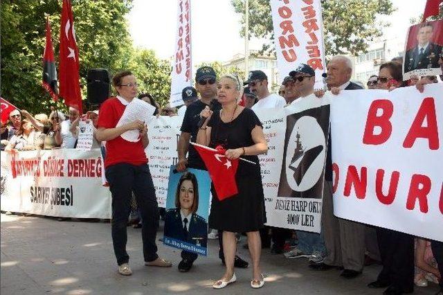 Bayrak İndirme Olayı "sessiz Çığlık" Eylemiyle Protesto Edildi 1