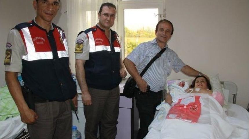 Jandarmanın Kuruluş Yıl D&ouml;n&uuml;m&uuml;nde D&uuml;nyaya Gelen Bebeklere Hediye