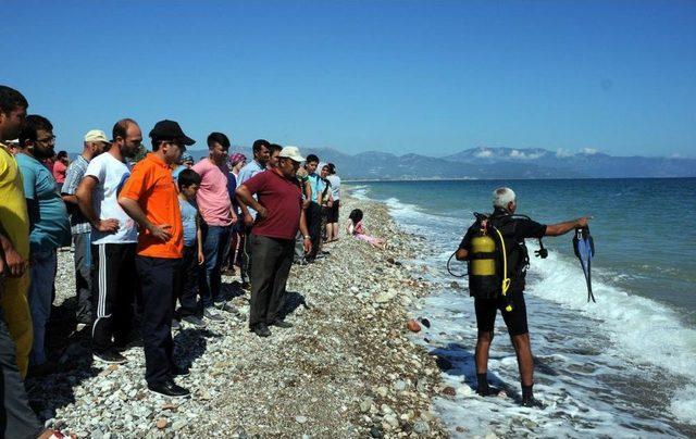 Antalya'da Denize Giren Kadın Kayboldu