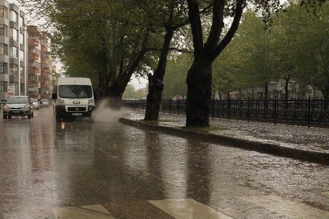 Kastamonu’da Sağanak Yağış Etkili Oldu