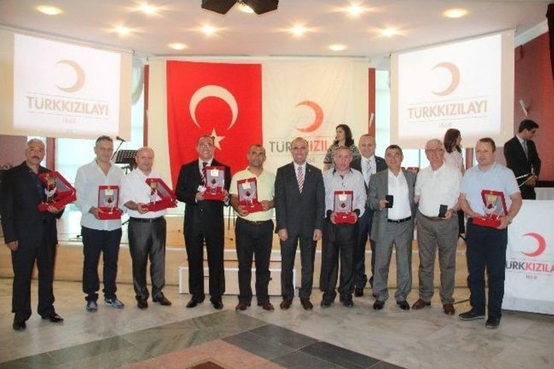 Kan Rekortmenlerine &Ouml;d&uuml;l