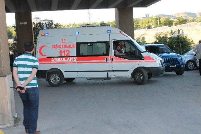 Yol Kesen Pkk&rsquo;lıların 1 Polisi Yaralaması 1