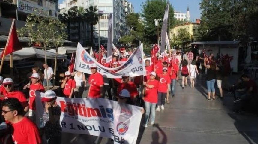 İzmir'de Bayrak Y&uuml;r&uuml;y&uuml;ş&uuml;
