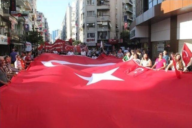 İzmir de Bayrak Yürüyüşü 1
