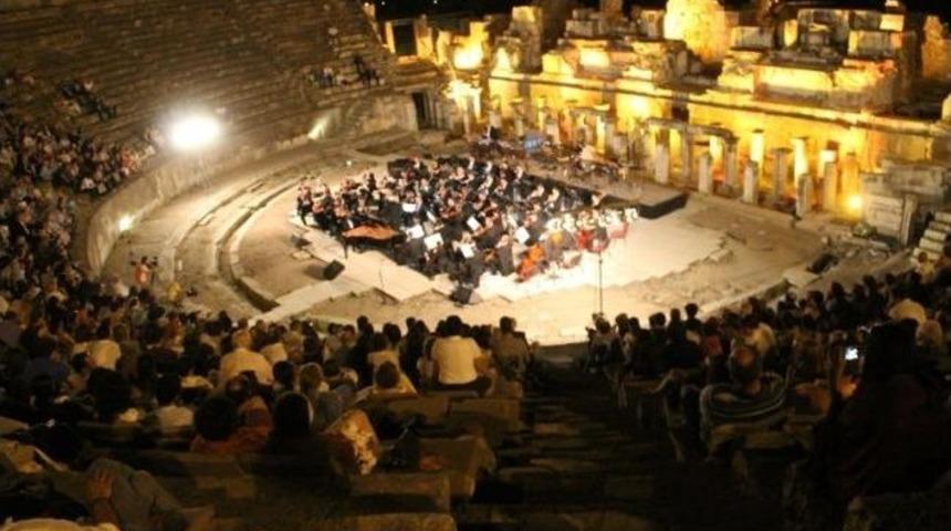 Efes Antik Kenti 28. Uluslararası İzmir Festivali&rsquo;nin Tarihi Konserine Ev Sahipliği Yaptı