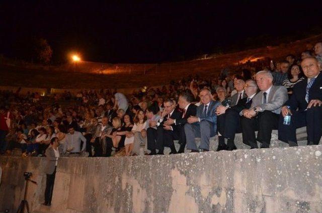 Efes Antik Kenti 28. Uluslararası İzmir Festivali’nin Tarihi Konserine Ev Sahipliği Yaptı