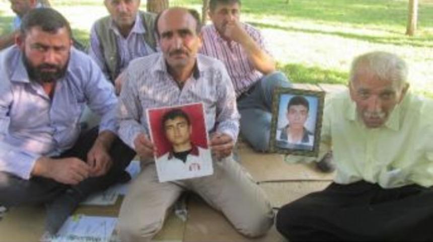 &Ccedil;ocukları Pkk Tarafından Ka&ccedil;ırılan Aileler En Acı Babalar G&uuml;n&uuml;n&uuml; Yaşıyor